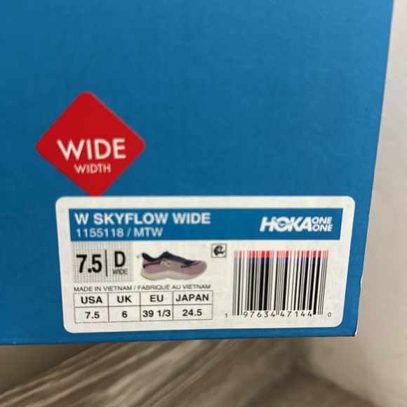 Used once HOKA Skyflow Wide Sneakers - Picture 7 of 7